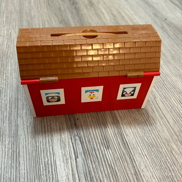 UNO MOO! Play and store barn with 24 figures. Excellent condition. - Picture 3 of 3